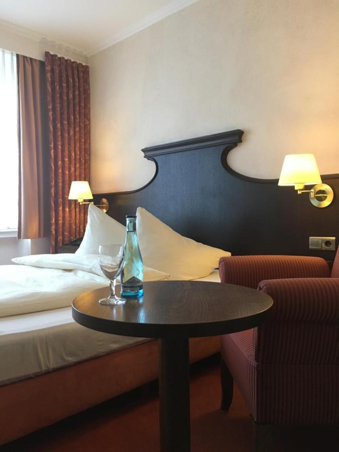 Altes Gasthaus Kuhr - Hotel & Restaurant Papenburg Eksteriør billede